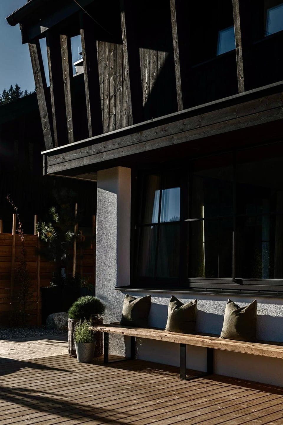 Property building, Patio, Garden, Balcony/Terrace