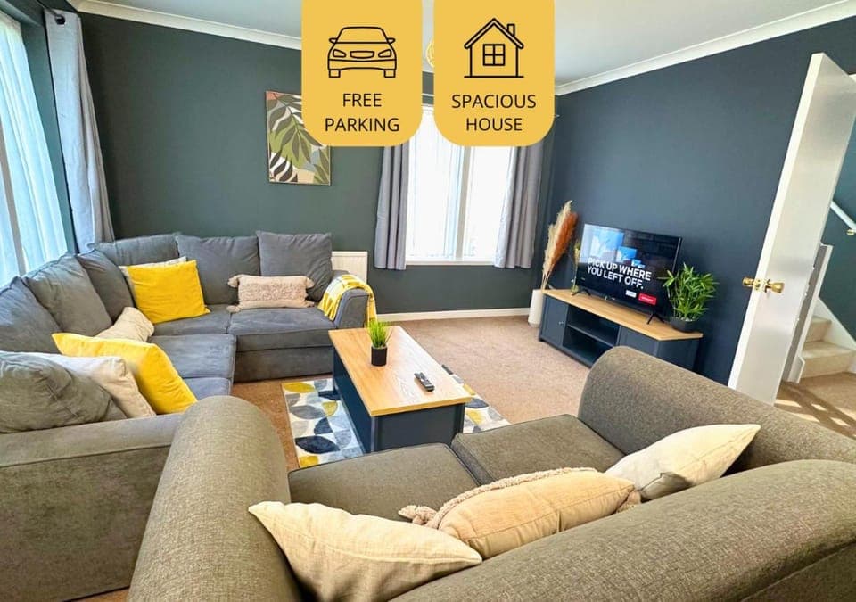 Communal lounge/ TV room, TV and multimedia, Living room, Seating area