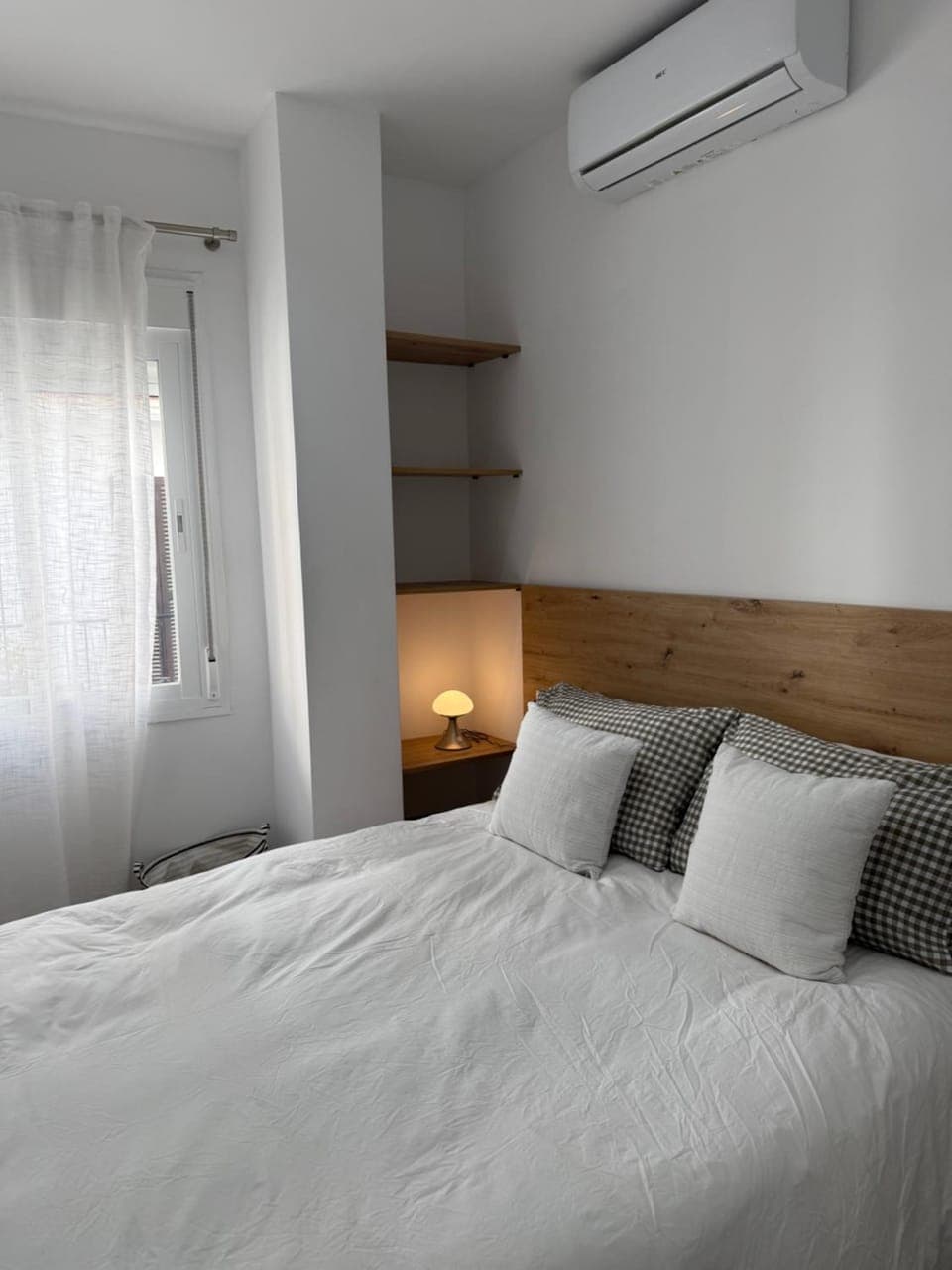 Bed, Bedroom, air conditioner