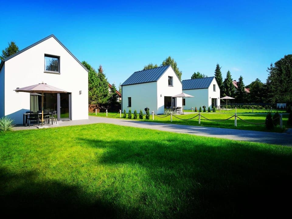 Property building, Spring, Day, Natural landscape, Garden, Garden view