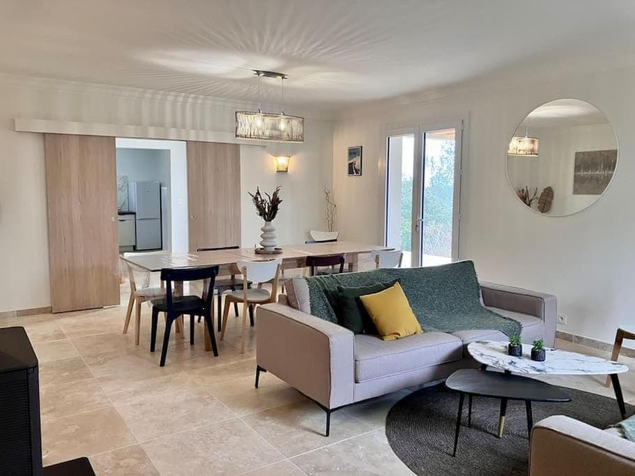 Communal lounge/ TV room, Living room, Seating area, Dining area