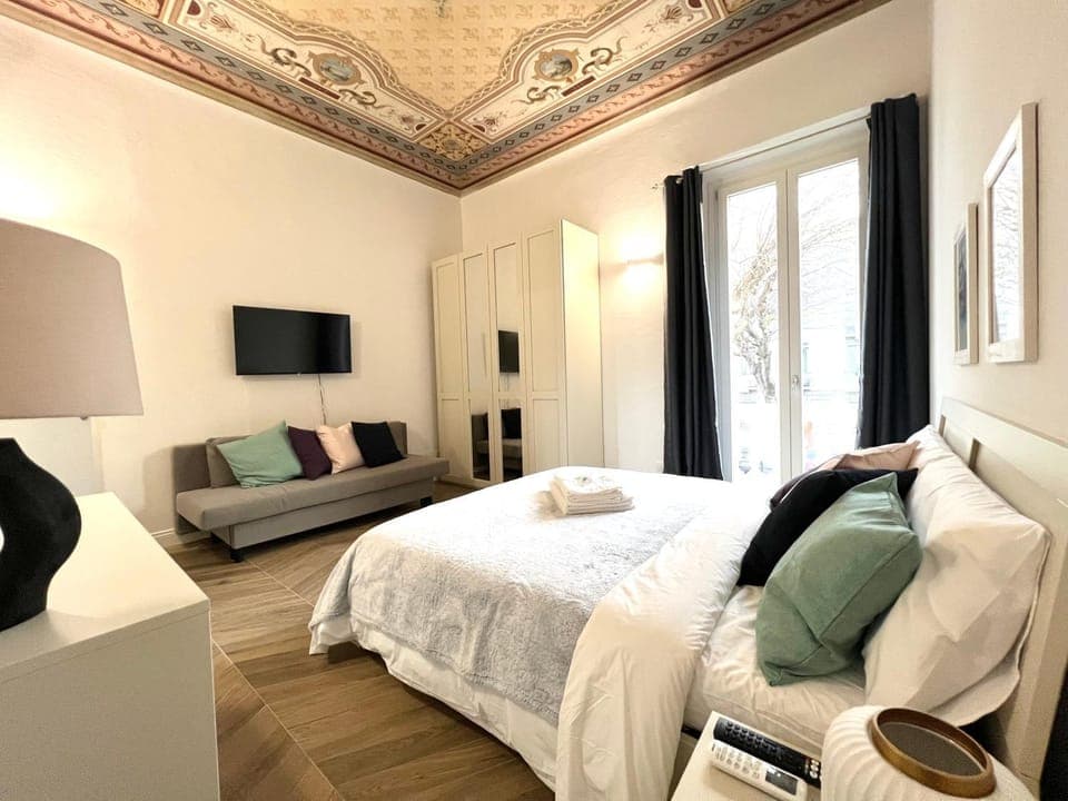 Bed, TV and multimedia, Bedroom, wardrobe, air conditioner