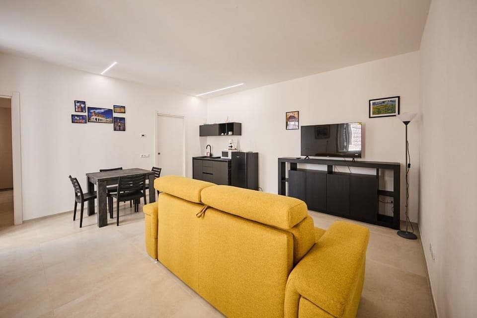 TV and multimedia, Kitchen or kitchenette, Living room, Dining area