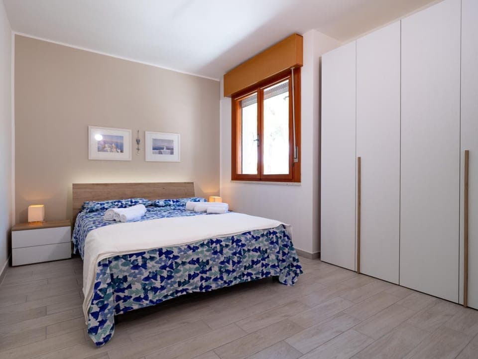 Bed, Photo of the whole room, Bedroom, wardrobe