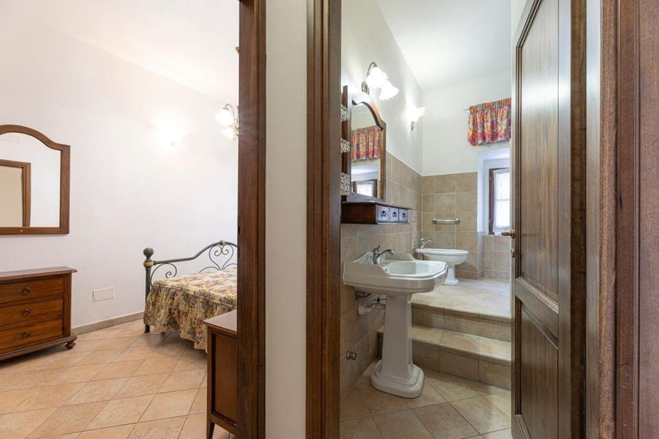 Toilet, Bathroom, towels