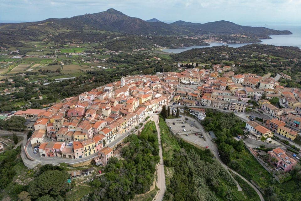 Neighbourhood, Natural landscape, Location