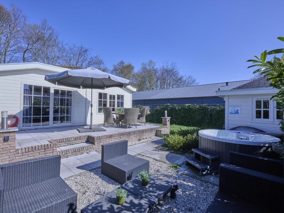 Property building, Summer, Garden