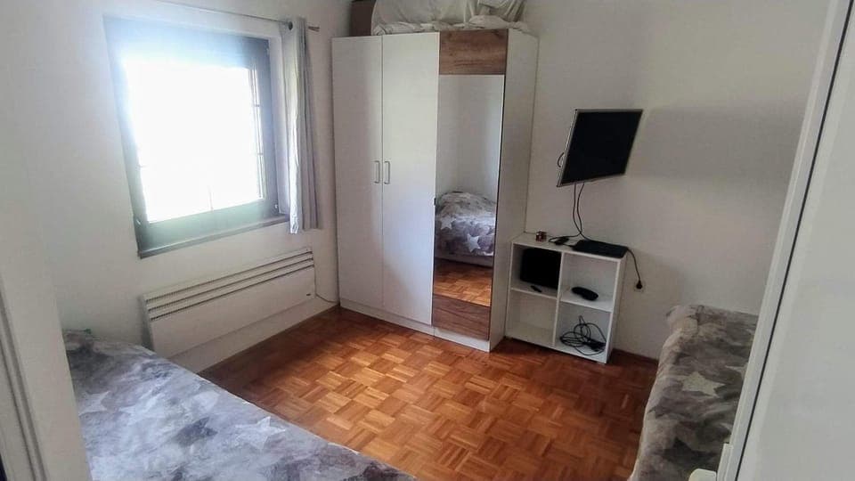 Bed, TV and multimedia, Evening entertainment, Bedroom, wardrobe