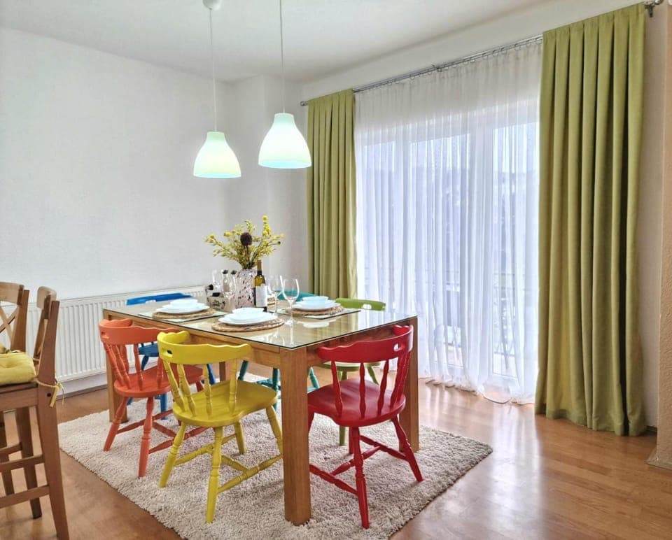 Seating area, Dining area