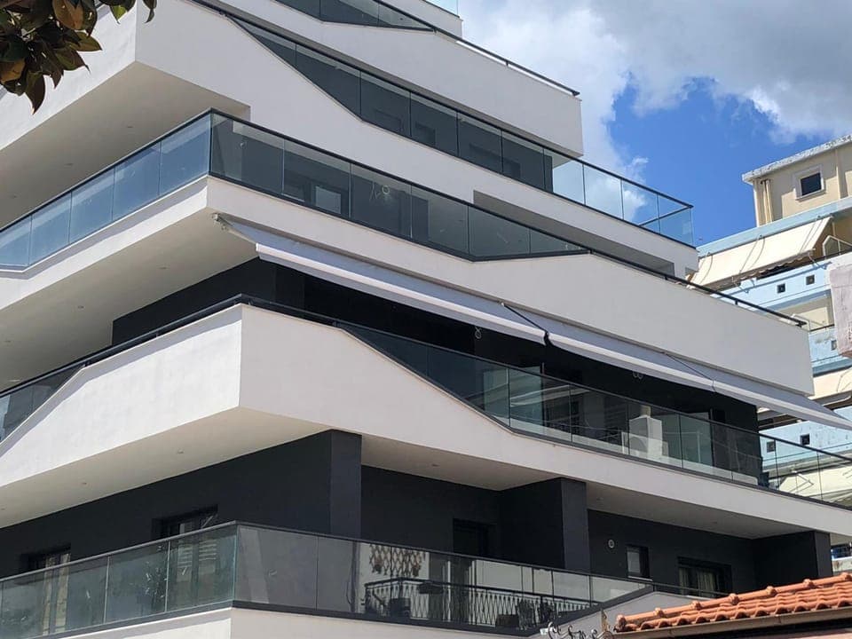 Property building, Day, Bathroom, TV and multimedia, Seating area, Parking, flat iron, hair dryier, heating, internet, microwave, oven, stove, washing machine, kitchen, elevator, air conditioner