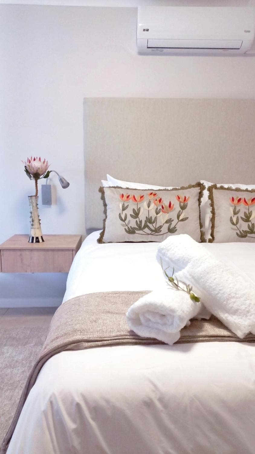 Bed, Photo of the whole room, Bedroom, towels, air conditioner