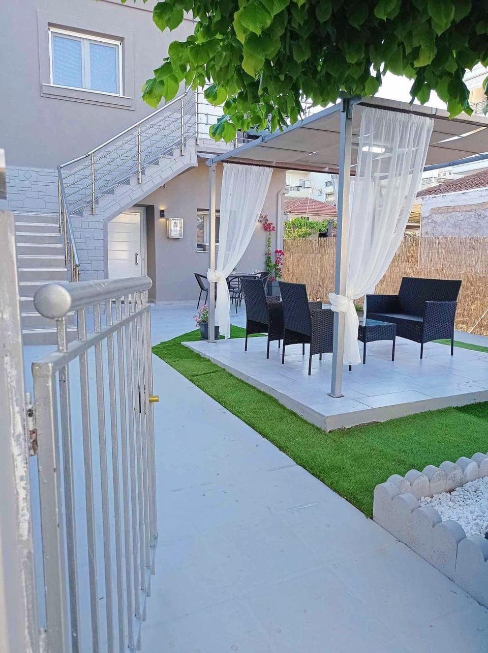 Property building, Spring, Day, Garden, View (from property/room), Balcony/Terrace, Living room, Seating area, Garden view