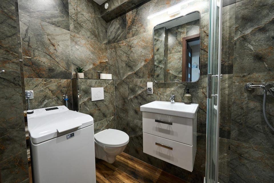 Shower, Toilet, Bathroom, washing machine