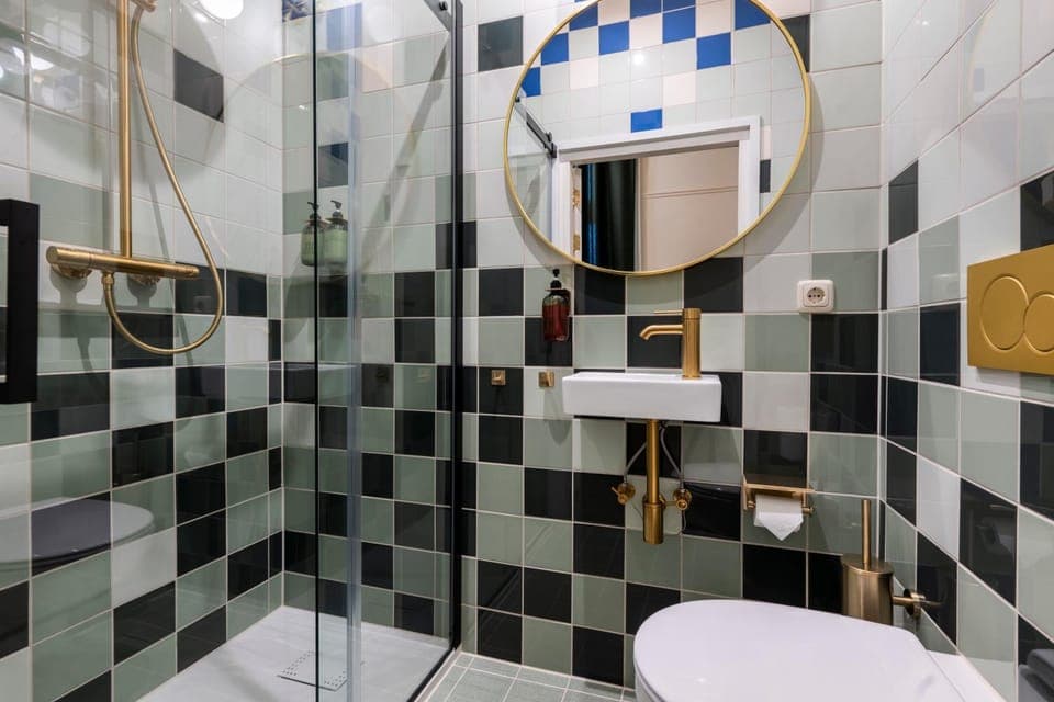 Shower, Toilet, Bathroom