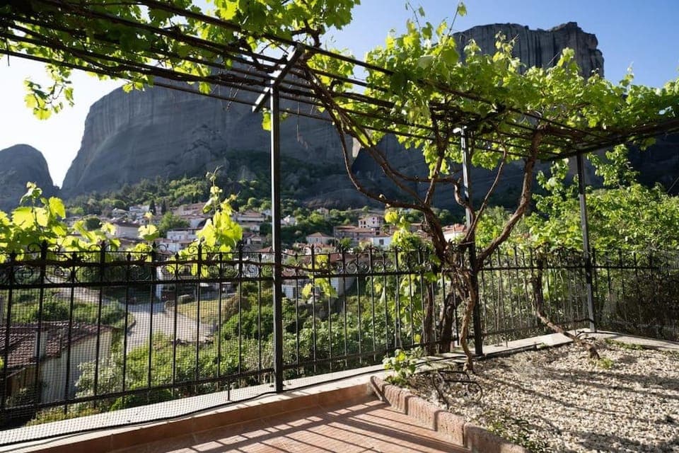 Nearby landmark, Spring, Day, Natural landscape, Garden, Balcony/Terrace, Mountain view