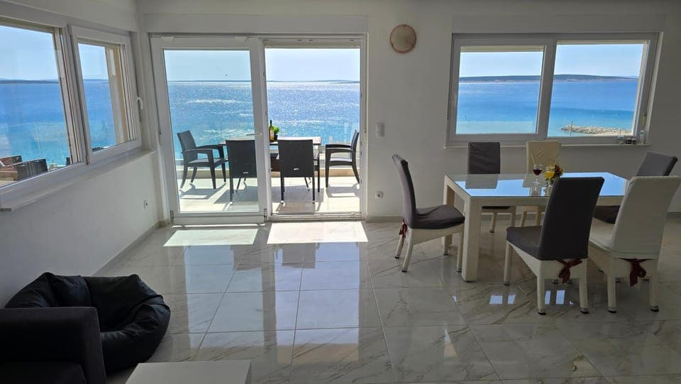 Living room, Sea view