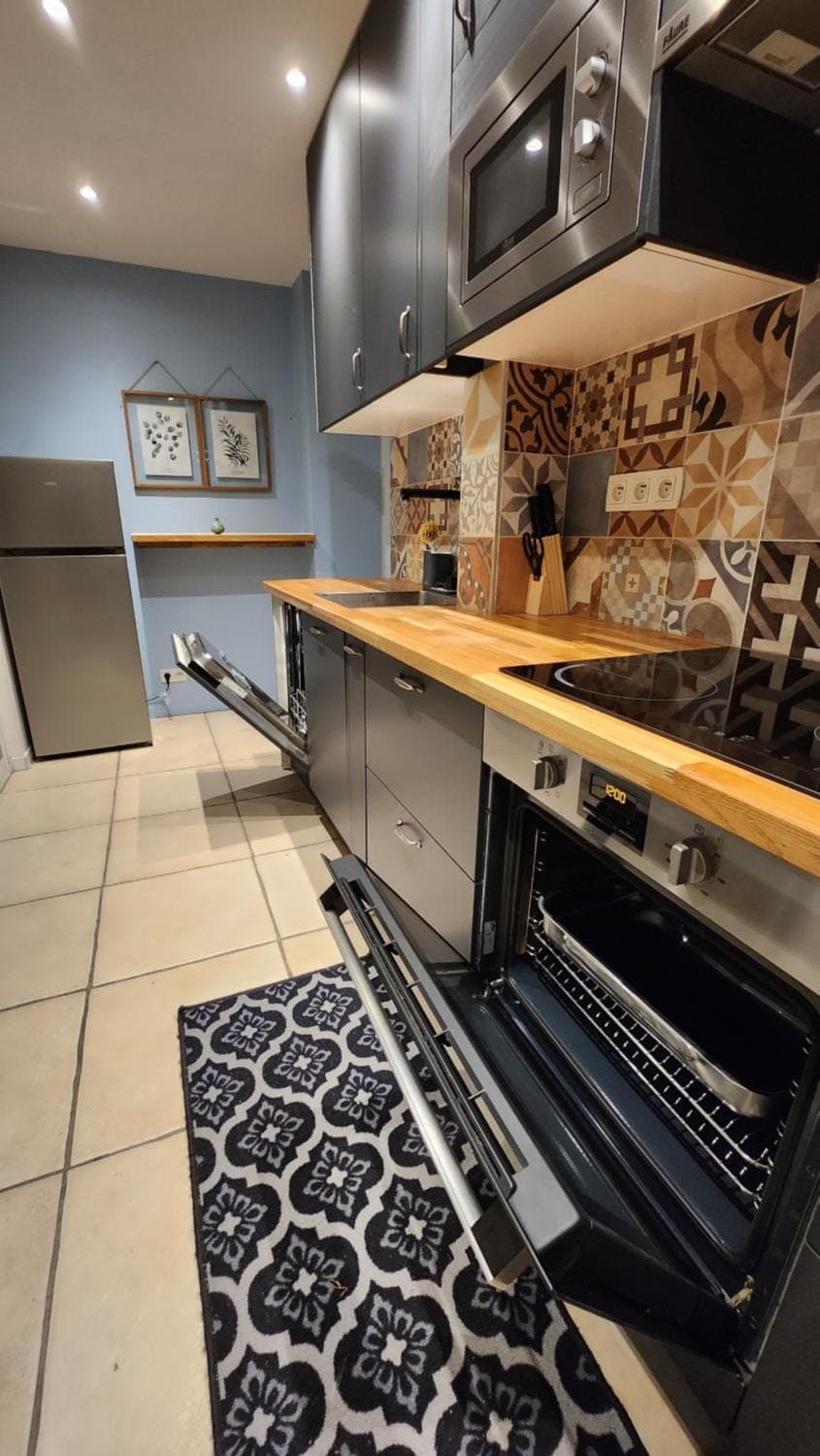 Kitchen or kitchenette