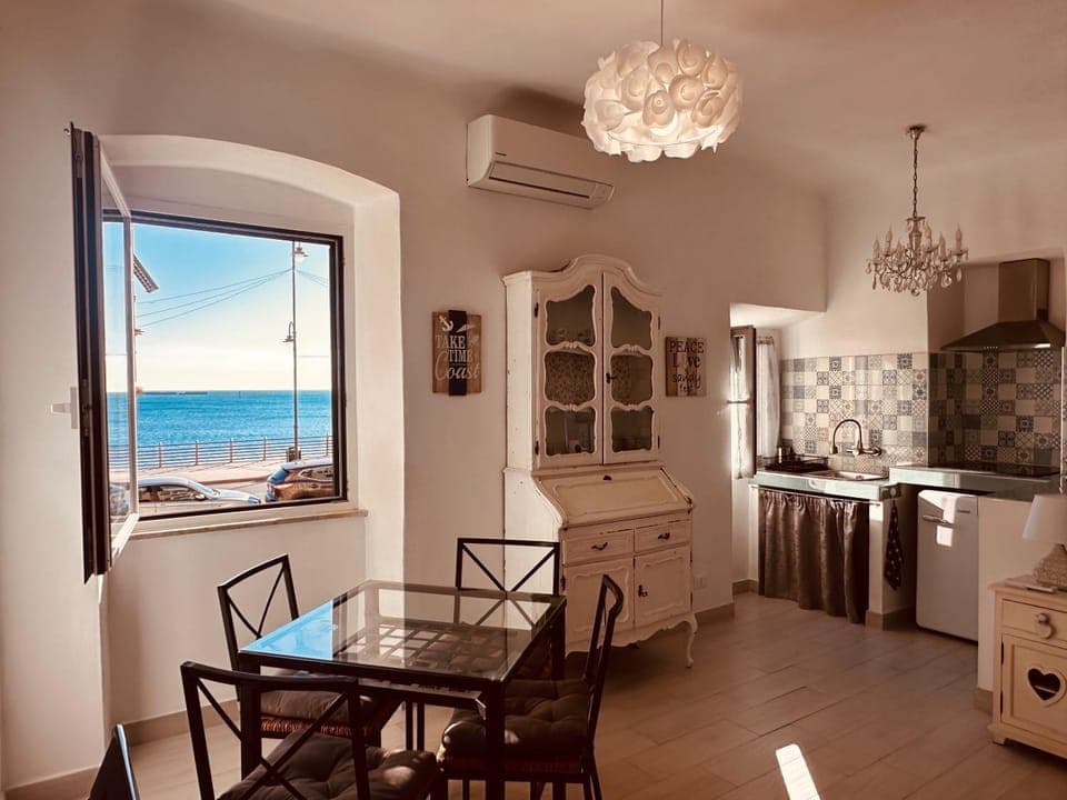 Natural landscape, Kitchen or kitchenette, Living room, Dining area, Sea view, pet friendly