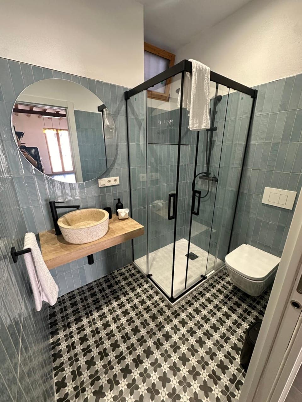 Shower, towels