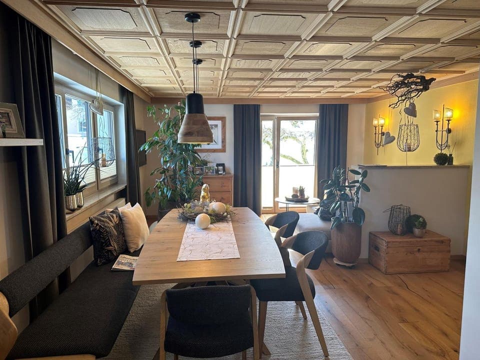 Living room, Seating area, Dining area