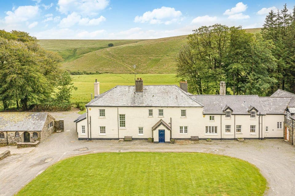 Property building, Day, Natural landscape, View (from property/room)