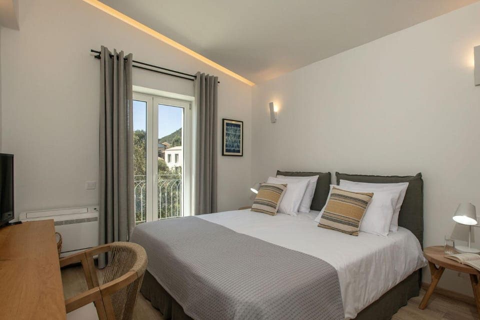 Bed, Photo of the whole room, Bedroom, air conditioner