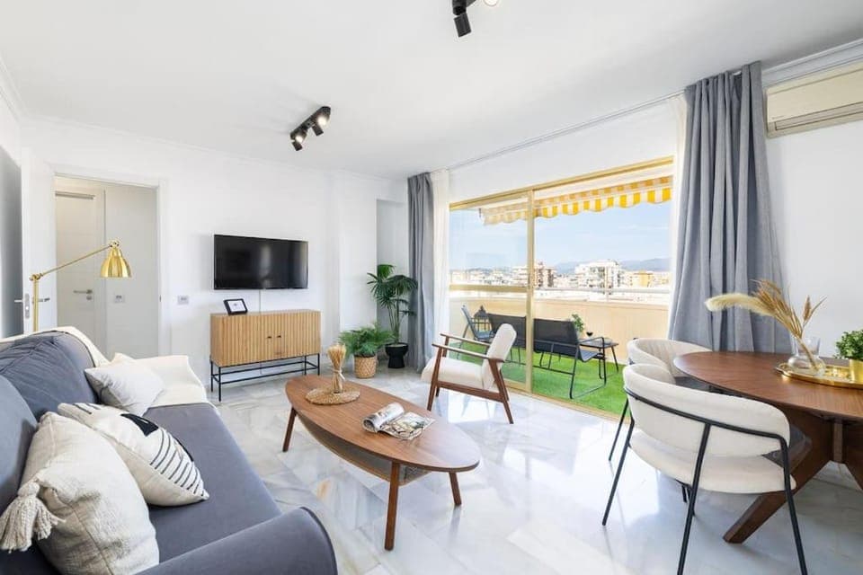 TV and multimedia, Balcony/Terrace, Living room, Seating area, Dining area