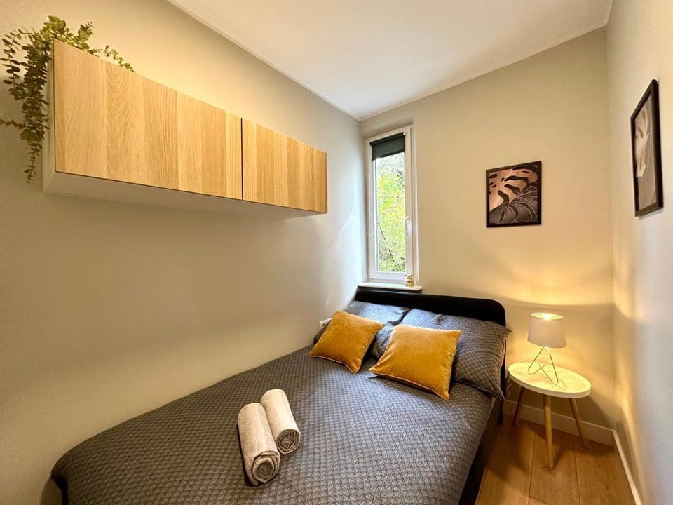 Bed, Photo of the whole room, towels