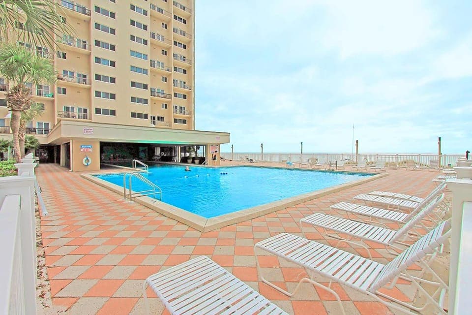 Pinnacle Port B3-408-Emerald Pearl House in Sunnyside