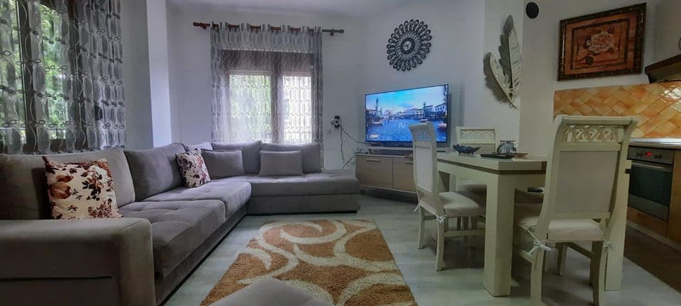 TV and multimedia, Kitchen or kitchenette, Living room, Seating area, Dining area