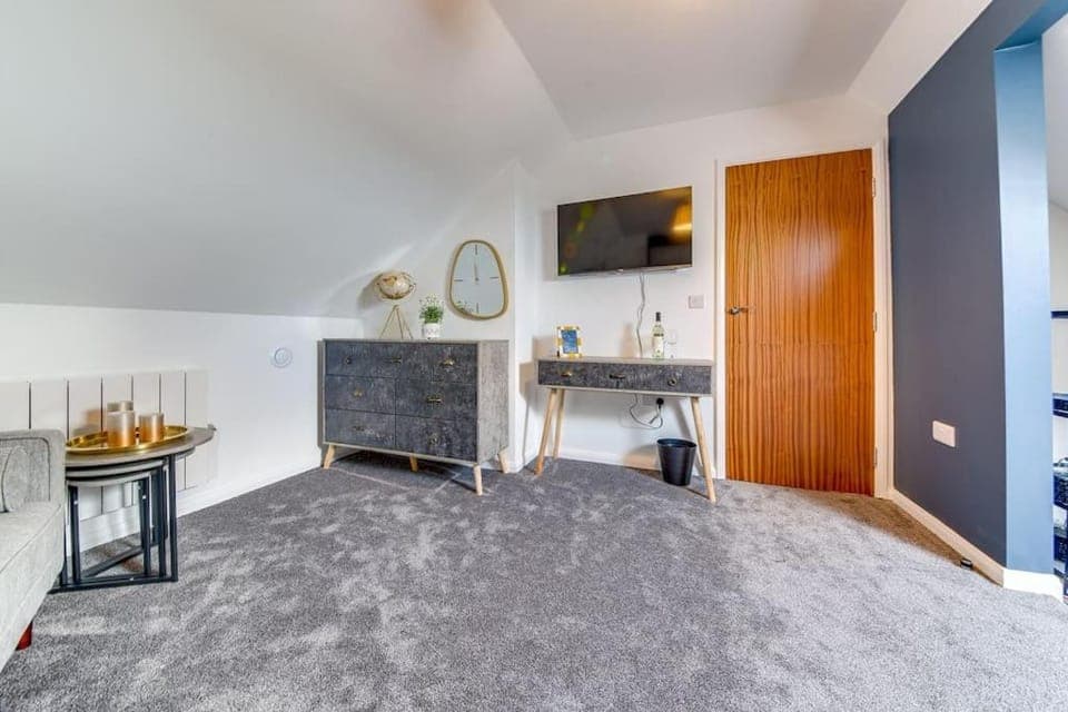 TV and multimedia, Living room, Photo of the whole room, Seating area