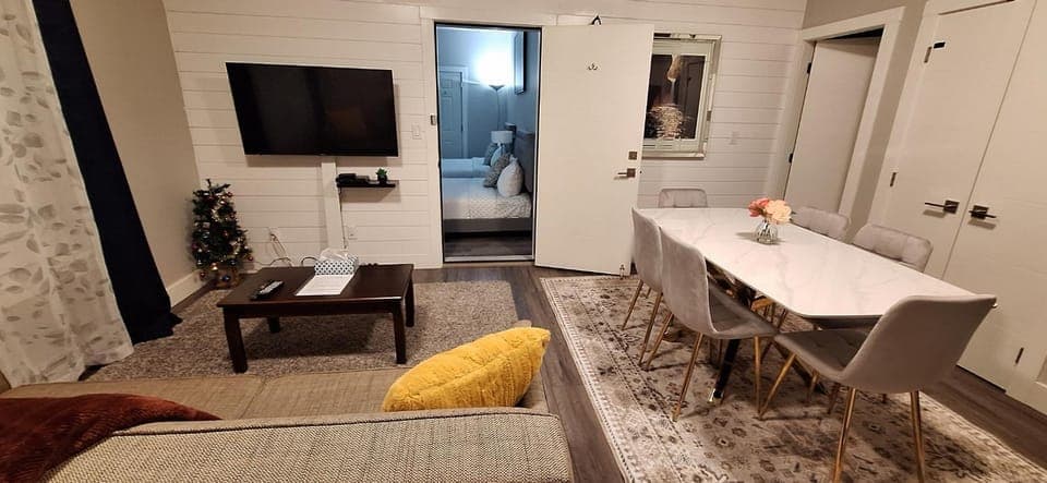 Living room, Dining area