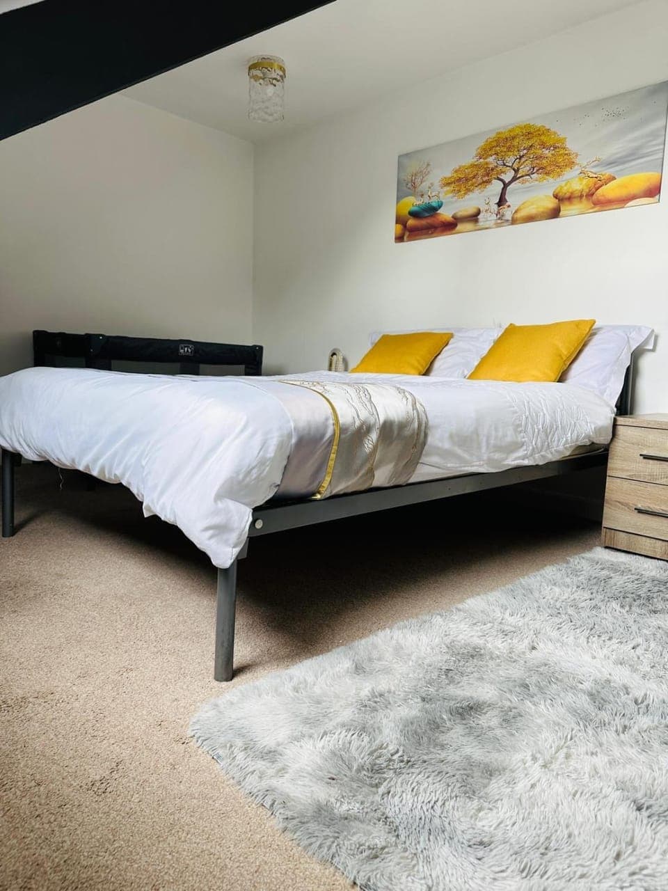 Bed, Photo of the whole room, Bedroom