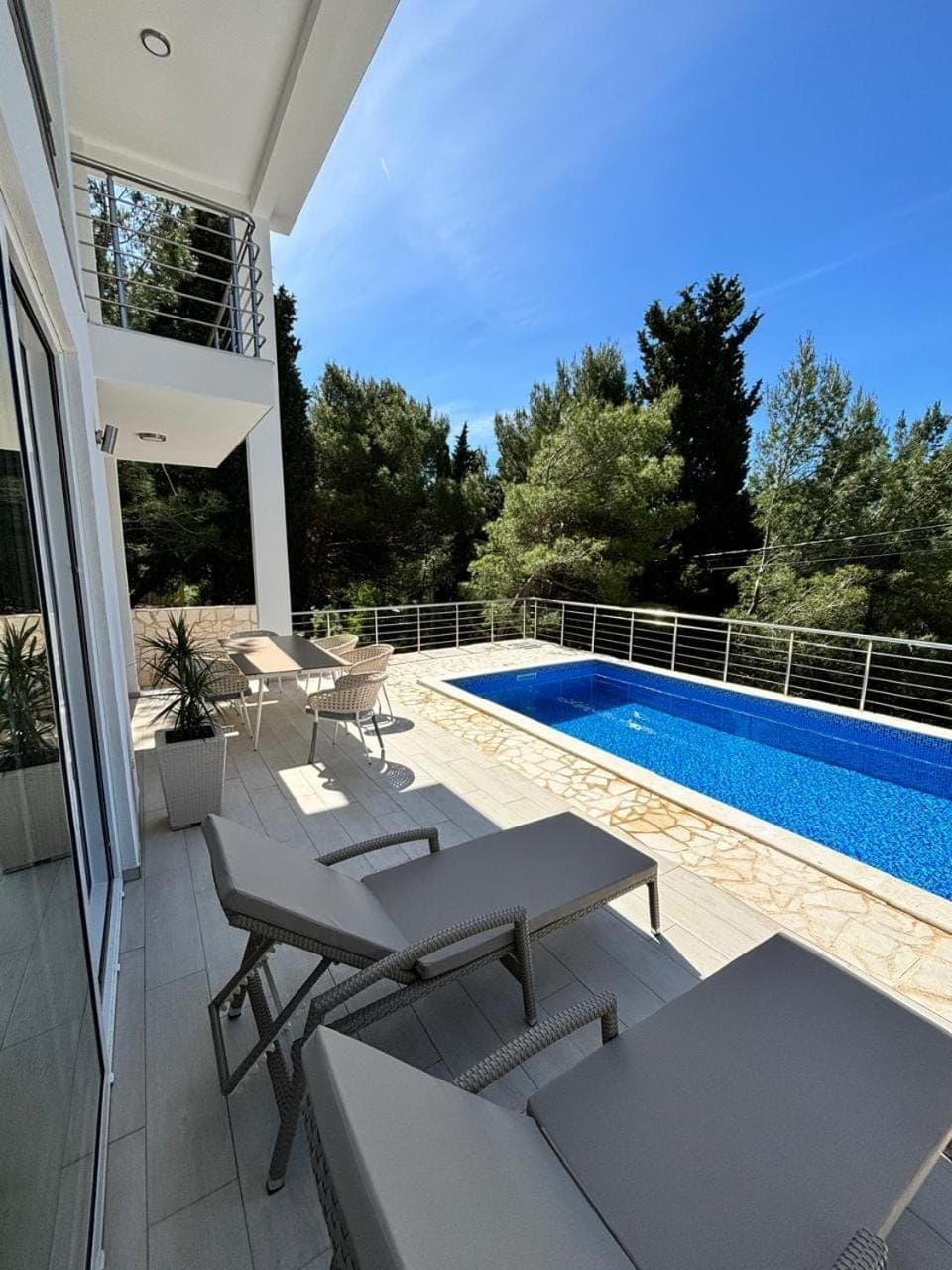 Patio, Pool view, Swimming pool, sunbed