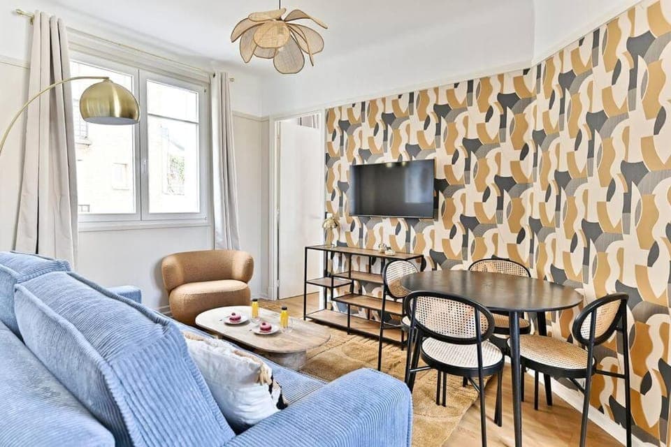 Living room, Seating area, Dining area