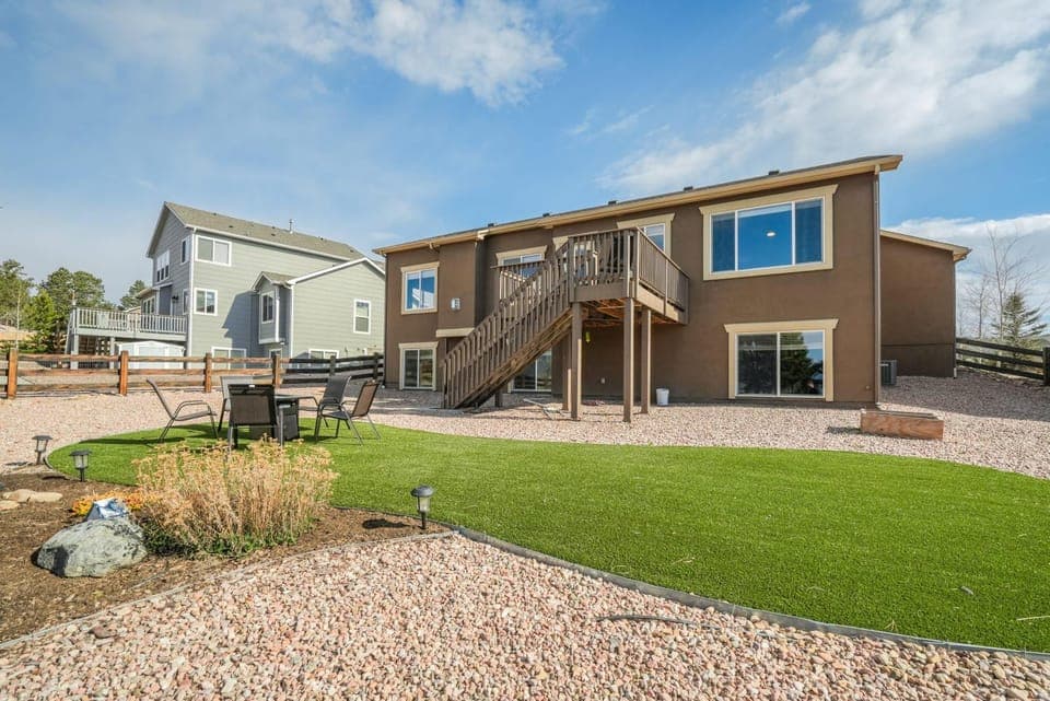 Mountain Breeze Villa w Mountain Views and Air Hockey Villa in Colorado