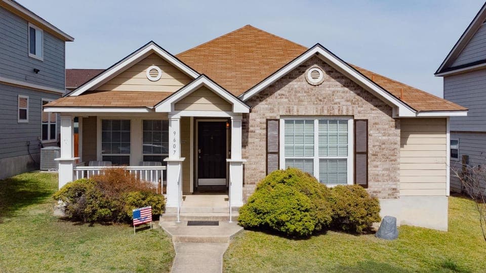 Property building, Patio, Facade/entrance