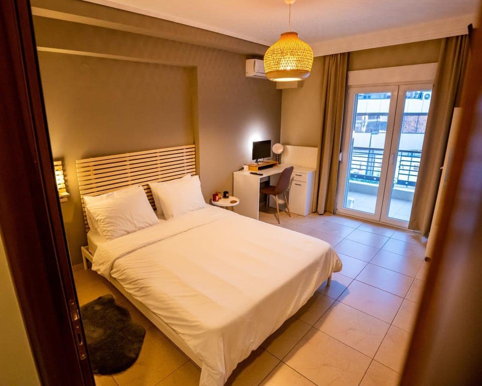 Bed, Photo of the whole room, Bedroom