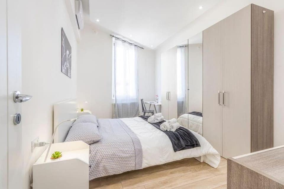 Bed, Photo of the whole room, Bedroom, towels, wardrobe