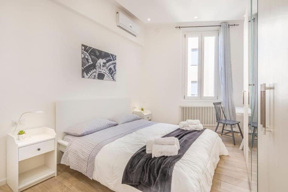 Bed, Photo of the whole room, Bedroom, towels, air conditioner