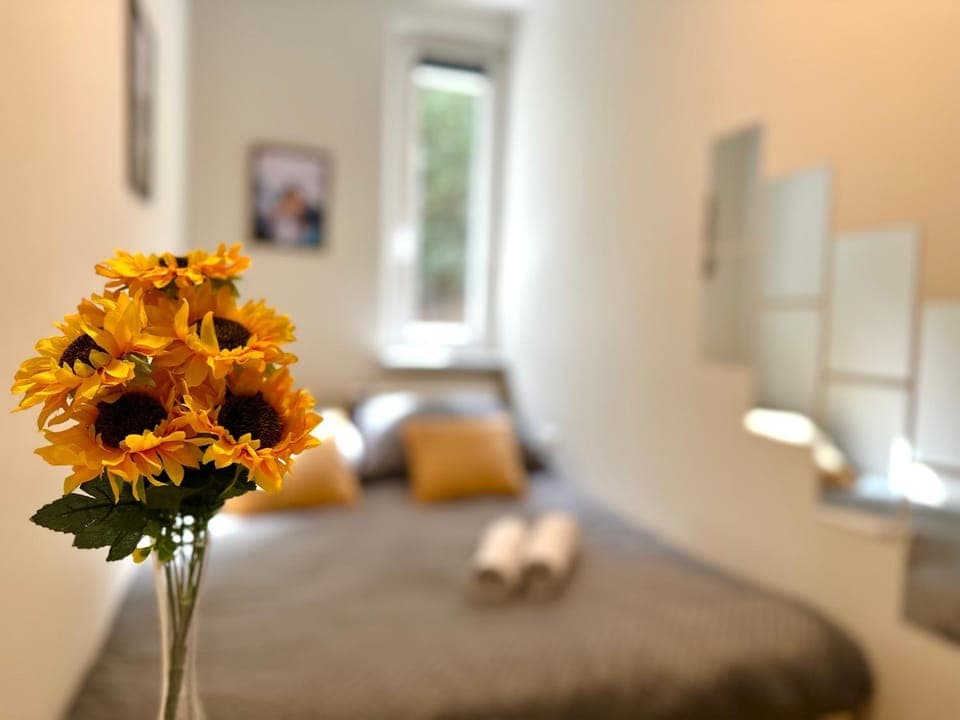 Photo of the whole room, towels