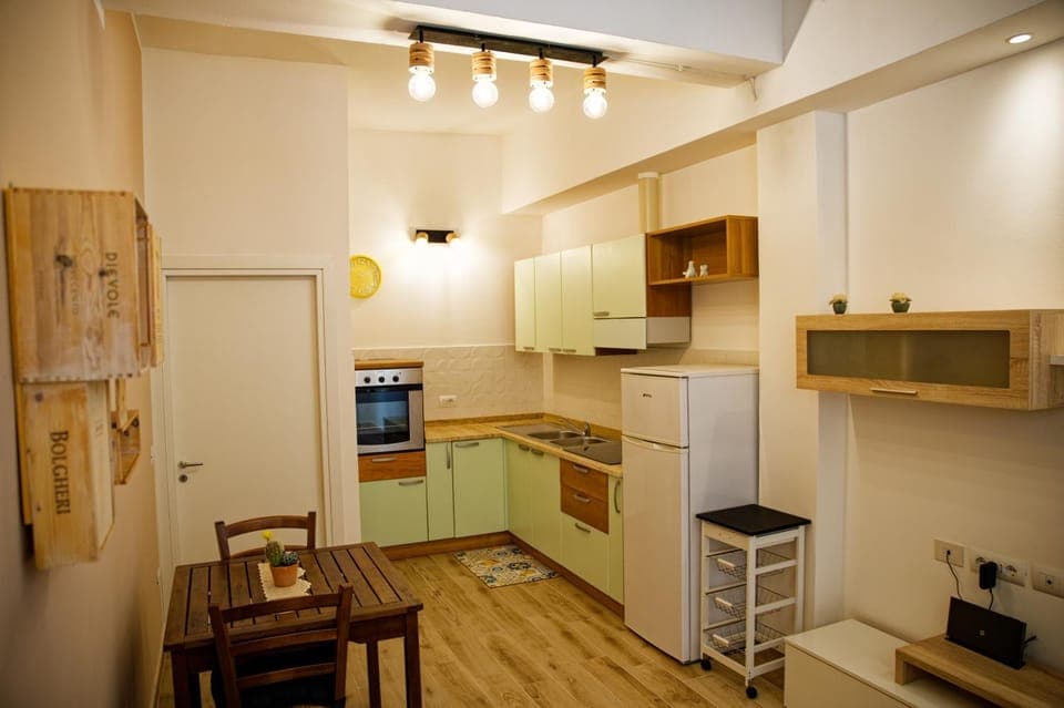 Kitchen or kitchenette, Dining area, oven, stove
