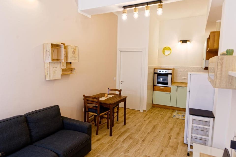 Kitchen or kitchenette, Living room, Seating area, Dining area