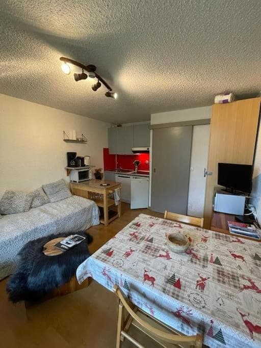 Kitchen or kitchenette, Photo of the whole room, Dining area, minibar, pet friendly, stove