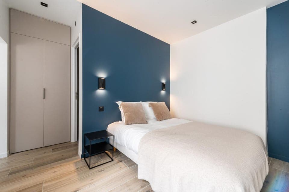 Bed, Photo of the whole room, Bedroom, wardrobe