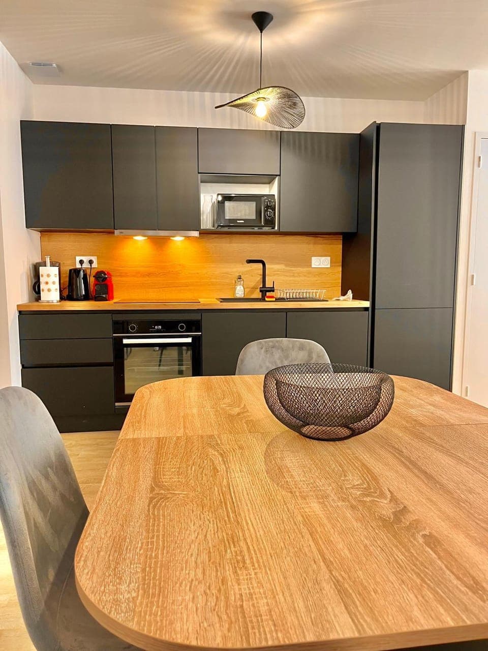 Kitchen or kitchenette, Dining area