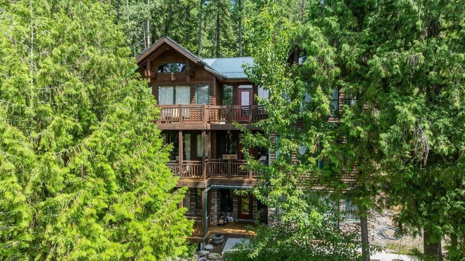 Cottonwood 204 House in Whitefish