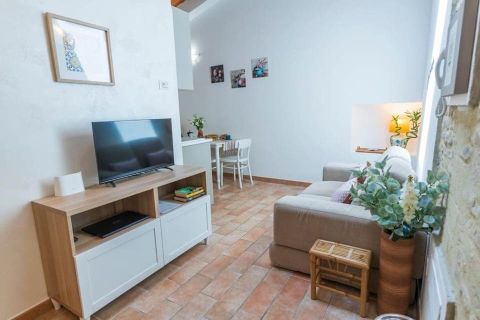 Communal lounge/ TV room, TV and multimedia, Living room, Seating area