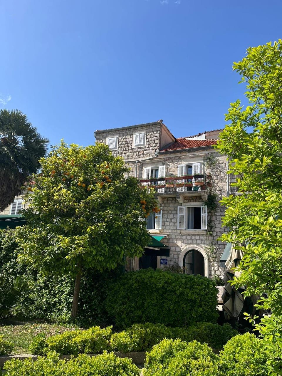 Property building, Day, Garden, Garden view