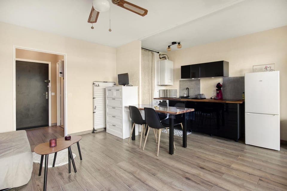 Kitchen or kitchenette, Living room, Dining area